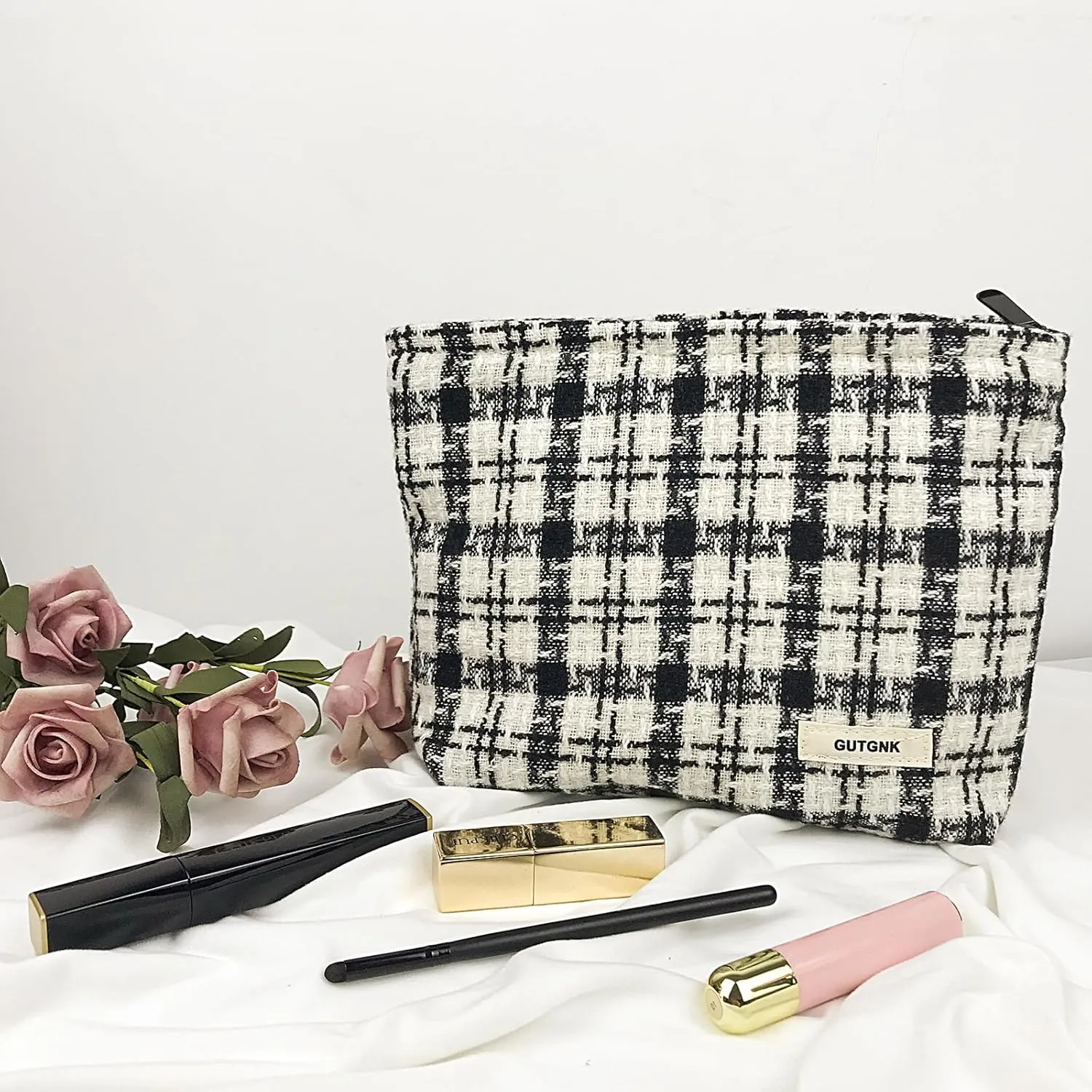 GUTGNK Corduroy Ladies Cosmetic Bag, Large Capacity Canvas Cosmetic Bag Travel Toiletry Bag Accessories Organizer, Black Check