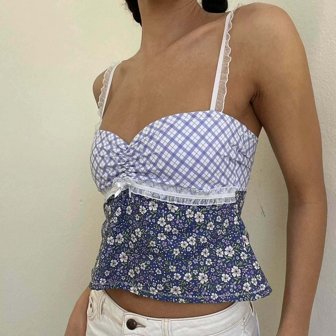 Women Y2k Spaghetti Strap Lace Camisole Sleeveless Floral Ruffle Crop Cami Top Slim Fit Going Out Tops Streetwear